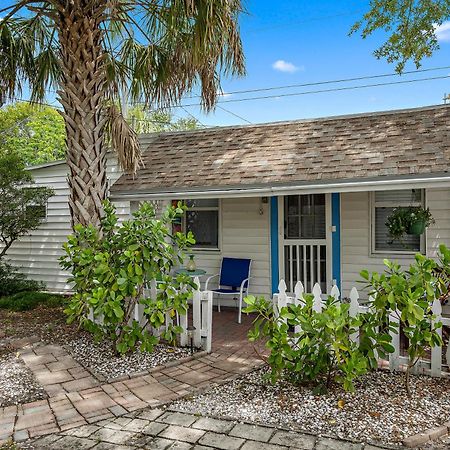 Little Pineapple Cottage St. Petersburg Exterior photo